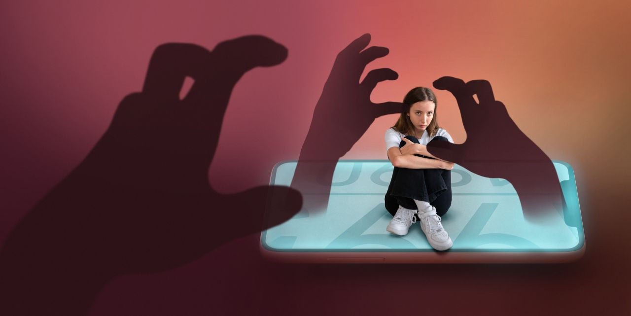 teenager-being-cyberbullied-smartphone